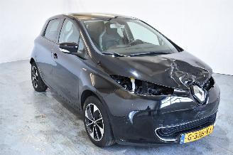 damaged passenger cars Renault Zoé  2019/4