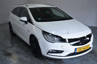 damaged passenger cars Opel Astra SPORTS TOURER+ 2018/6
