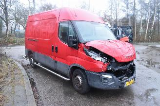 krockskadad bil bedrijf Iveco Daily 35S12V 2.3 352 H3 L 2018/3