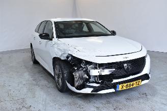Vaurioauto  passenger cars Peugeot 308 1.2 PT Act. Pack Bns 2024/2