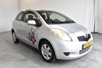 Vaurioauto  passenger cars Toyota Yaris  2006/4