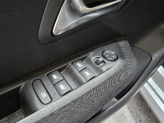 Peugeot 208 1.2 PureTech Active picture 22