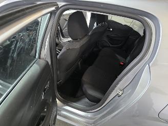 Peugeot 208 1.2 PureTech Active picture 18