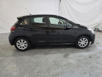 Peugeot 208 1.2 PureT. Blue Lion picture 8