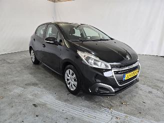 damaged passenger cars Peugeot 208 1.2 PureT. Blue Lion 2016/3