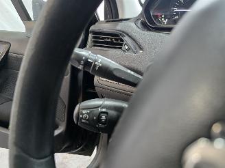 Peugeot 208 1.2 PureT. Blue Lion picture 22