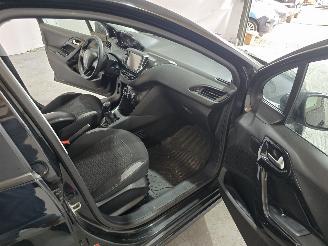 Peugeot 208 1.2 PureT. Blue Lion picture 12