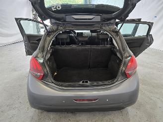Peugeot 208 1.2 PureT. Blue Lion picture 13