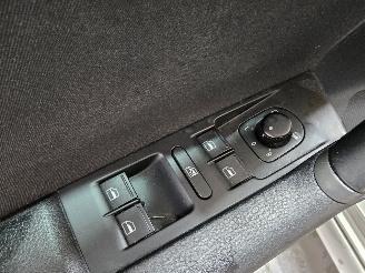 Volkswagen Passat 1.6 TDI Highl. BlM picture 24