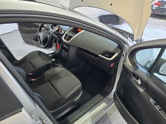 Peugeot 207 1.4 VTi X-line picture 11