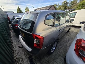 Kia Carens 2.0 CVVT X-tra picture 4