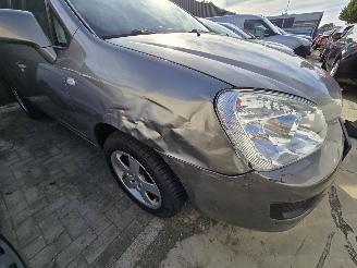 Kia Carens 2.0 CVVT X-tra picture 5