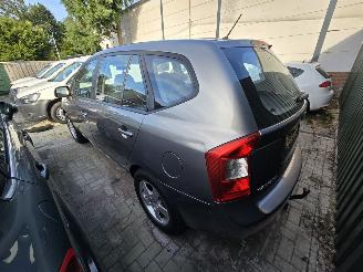 Kia Carens 2.0 CVVT X-tra picture 3
