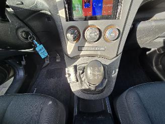 Kia Carens 2.0 CVVT X-tra picture 23