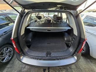 Kia Carens 2.0 CVVT X-tra picture 12