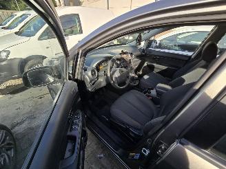 Kia Carens 2.0 CVVT X-tra picture 14