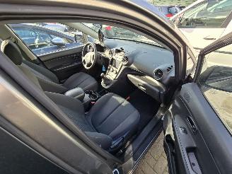 Kia Carens 2.0 CVVT X-tra picture 9