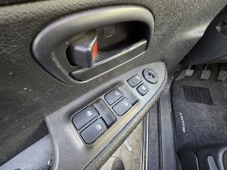 Kia Carens 2.0 CVVT X-tra picture 17