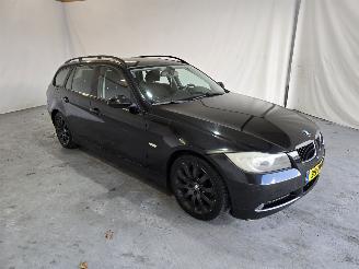krockskadad bil auto BMW 3-serie 320i Touring 2006/2