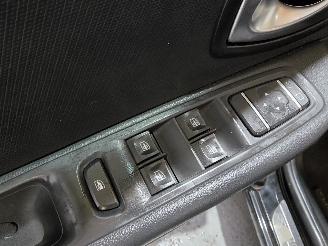 Renault Clio 0.9 TCe Limited picture 21