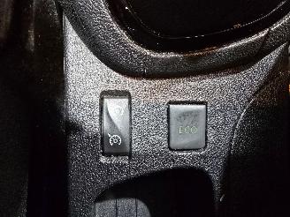 Renault Clio 0.9 TCe Limited picture 32