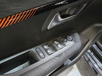 Peugeot 208 1.2 PT Active Pack picture 23