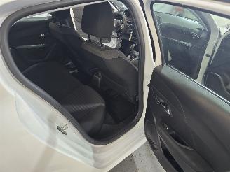 Peugeot 208 1.2 PureTech Active picture 15