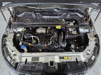 Schadeauto Land Rover Discovery Sport 2.0 TD4 HSE          ONLY FOR EXPORT 2017/8