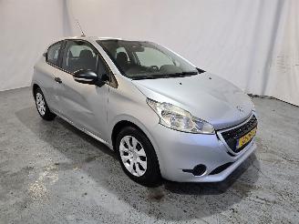 Unfallwagen Peugeot 208 1.0 Pure Tech Like 2014/10
