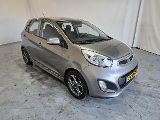 Vaurioauto  passenger cars Kia Picanto 1.0 CVVT ISG Plus P. 2013/8