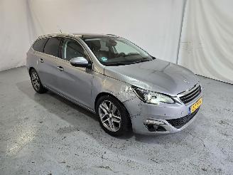 Vaurioauto  passenger cars Peugeot 308 1.2 PureTech Blue Lease Premium 2015/4