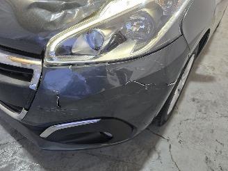 Peugeot 208 1.2 PureT. Blue Lion picture 12