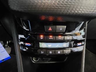 Peugeot 2008 1.2 PureTech Allure picture 28