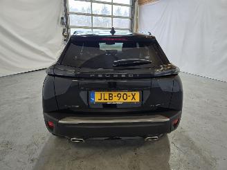 Peugeot 2008 1.2 Hybrid 145 GT picture 6