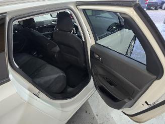 Peugeot 308 1.2 PureTech Blue Lease Executive picture 17