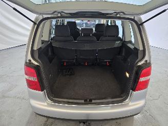 Volkswagen Touran 1.6-16V FSI Optive I picture 14
