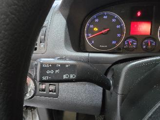 Volkswagen Touran 1.6-16V FSI Optive I picture 22