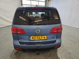 Volkswagen Touran 1.4 TSI Cross picture 6