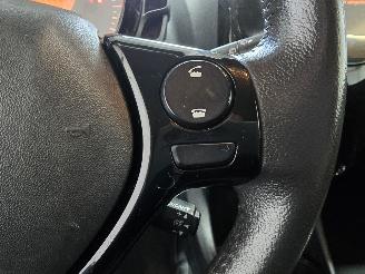 Peugeot 108 1.2 VTi Allure picture 31