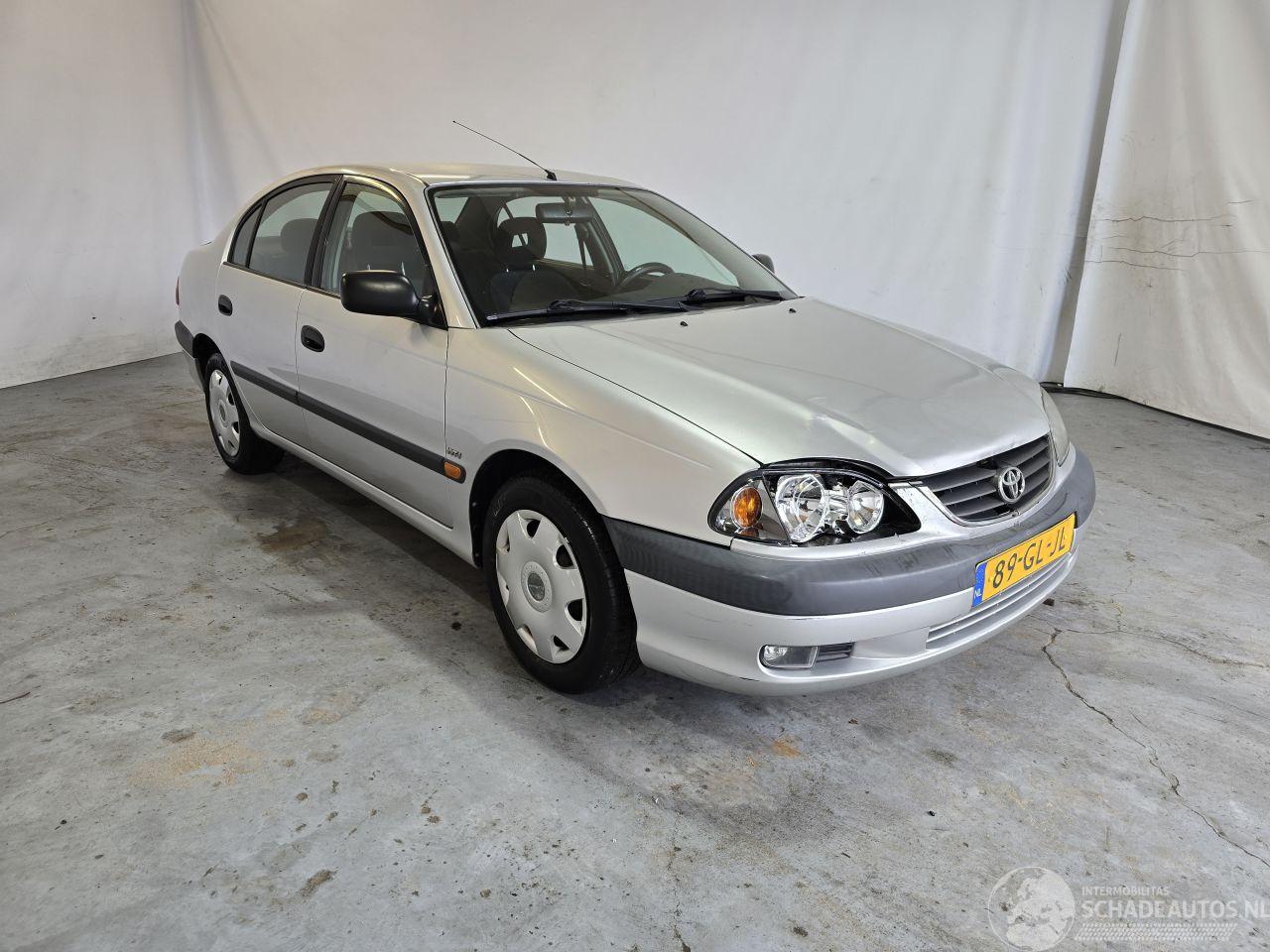 Toyota Avensis 1.6-16V Linea Terra