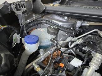 Peugeot e-2008 EV GT 54 kWh picture 15