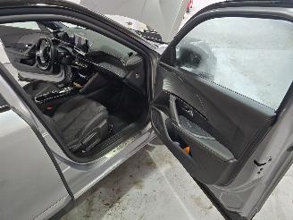 Peugeot e-2008 EV GT 54 kWh picture 18