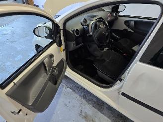 Peugeot 107 1.0-12V XS picture 18