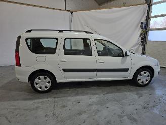 Dacia Logan 1.6 MPI Lauréate picture 8
