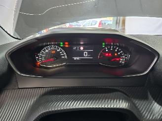 Peugeot 208 1.2 PT picture 31