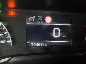 Peugeot 208 1.2 PT picture 23