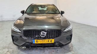 Volvo V-60 2.0 B3 Plus Dark picture 2