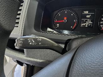 Volkswagen Transporter 2.0 TDI L2H1 Economy picture 27