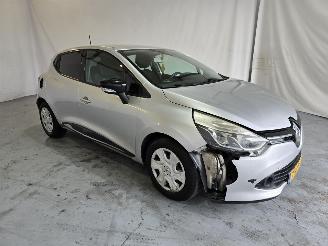 damaged passenger cars Renault Clio 1.5 DCI 2013/11