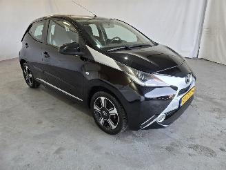 Schadeauto Toyota Aygo 1.0 VVT-i x-cite 2015/10